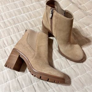 New Vince Camuto Dustelie ankle booties, tan, size 7